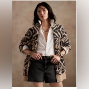 Banana Rebpublic Petite High-Rise 4” Short Size 31 Black